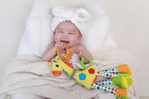 长沙供卵代怀三个月宝宝正确抱姿 长沙供卵代怀三个月宝宝正确抱姿